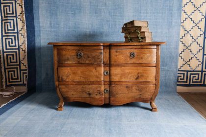 Antique Furniture Restoration Guide: Restoring and Refinishing Tips